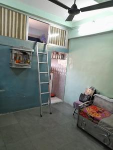 Living Room Image of 500 Sq.ft 2 BHK Apartment / Flat for rent in Jhilmil Colony New Delhi for Rs. 11000