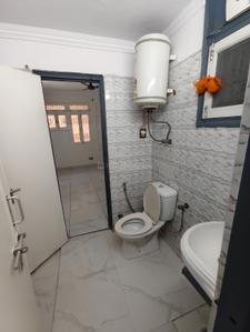 Image of 1400 Sq.ft 3 BHK Apartment / Flat for rent in Arya Nagar Apartments, Patparganj, New Delhi for Rs. 45000