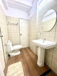 Bathroom Image of 1800 Sq.ft 3 BHK Apartment / Flat for rent in Shreeji Sadan Residency, Zadeshwar Bharuch for Rs. 17500