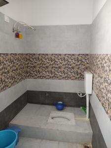 Bathroom Image of 1600 Sq.ft 2 BHK Apartment / Flat for rent in Chinhat Lucknow for Rs. 28000