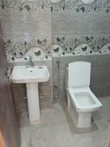 Bathroom Image of 450 Sq.ft 1 RK Apartment / Flat for sale in Aya Nagar New Delhi for Rs. 2400000