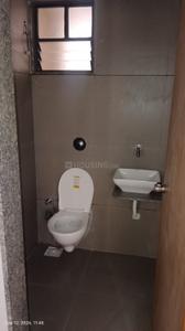 Bathroom Image of 1650 Sq.ft 3 BHK Apartment / Flat for rent in Ratnamani Trident Elanzza, Vaishno Devi Circle Ahmedabad for Rs. 22500