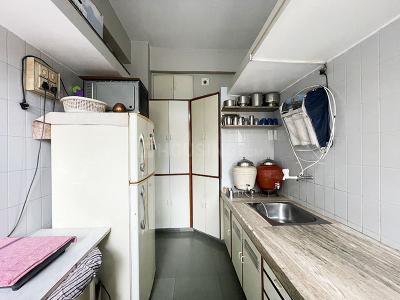 Kitchen Image of 882 Sq.ft 3 BHK Apartment / Flat for sale in Kankaria Ahmedabad for Rs. 7500000