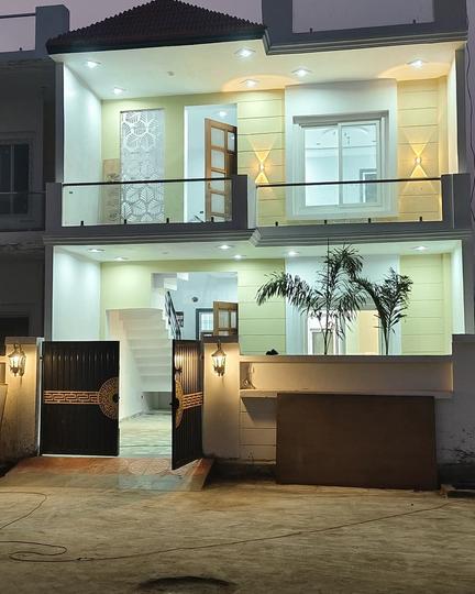 Crown Town Main Image 1