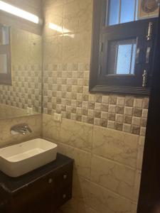 Bathroom Image of 500 Sq.ft 1 RK Independent House for rent in Ansal Esencia Sector 67, Sector 67 Gurgaon for Rs. 19000