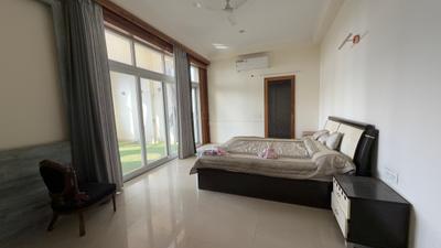 Bedroom Image of 4530 Sq.ft 4 BHK Penthouse for sale in Amrapali Silicon City, Sector 76 Noida for Rs. 34100000