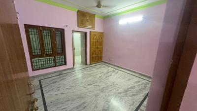 Bedroom Image of 3200 Sq.ft 3.5 BHK Independent House for rent in UPAVP Vrindavan Yojna, Roberts Lines Lucknow for Rs. 25000