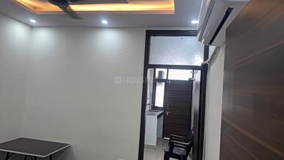 Living Room Image of 650 Sq.ft 1 BHK Independent House for rent in Patel Nagar New Delhi for Rs. 18000