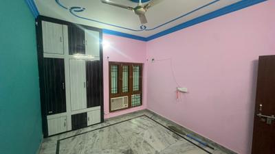 Bedroom Image of 3200 Sq.ft 3.5 BHK Independent House for rent in UPAVP Vrindavan Yojna, Roberts Lines Lucknow for Rs. 25000