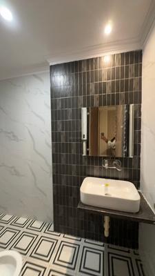 Bathroom Image of 620 Sq.ft 1 RK Independent House for rent in DLF Phase 3 Gurgaon for Rs. 17700