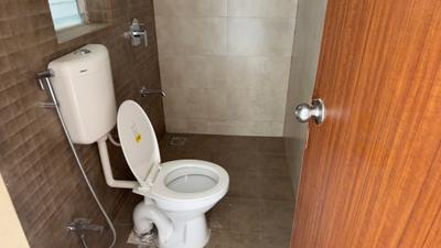 Bathroom Image of 650 Sq.ft 1 BHK Apartment / Flat for rent in Gagan Aviva, Kesnand Pune for Rs. 14000