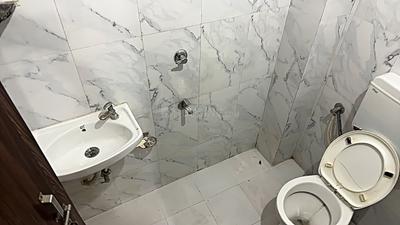 Bathroom Image of 800 Sq.ft 1 RK Builder Floor for rent in Indra Puri Colony Indore for Rs. 10000