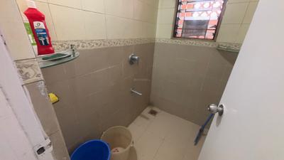 Bathroom Image of 570 Sq.ft 1 BHK Apartment / Flat for rent in Magarpatta Heliconia, Hadapsar Pune for Rs. 27500