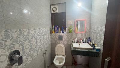 Bathroom Image of 700 Sq.ft 1 BHK Builder Floor for rent in Sector 57 Gurgaon for Rs. 24000