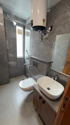 Bathroom Image of 580 Sq.ft 1 RK Builder Floor for rent in Unitech Residency Greens, Sector 46 Gurgaon for Rs. 24000