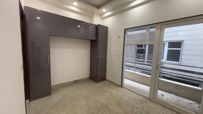 Bedroom Image of 1000 Sq.ft 3 BHK Apartment / Flat for sale in Sector 5 Rohini New Delhi for Rs. 8000000