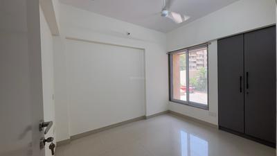 Bedroom Image of 950 Sq.ft 2.5 BHK Apartment / Flat for rent in Kanakia Niharika, Thane West Thane for Rs. 50000