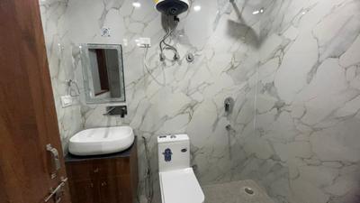 Bathroom Image of 950 Sq.ft 1 BHK Builder Floor for rent in Sector 39 Gurgaon for Rs. 33000