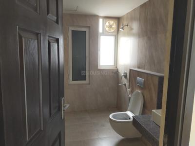 Bathroom Image of 2160 Sq.ft 3.5 BHK Apartment / Flat for sale in Sector 32 Noida for Rs. 35800000