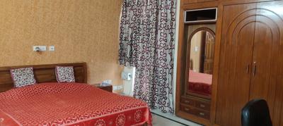 Bedroom Image of 2500 Sq.ft 2 BHK Independent House for rent in Gomti Nagar Lucknow for Rs. 30000