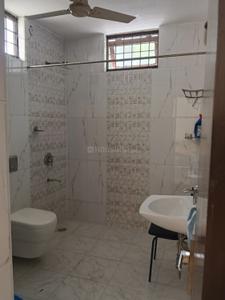 Bathroom Image of 1500 Sq.ft 3 BHK Apartment / Flat for rent in Alaknanda New Delhi for Rs. 91000