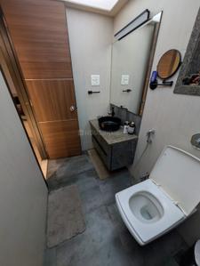 Bathroom Image of 1125 Sq.ft 3 BHK Apartment / Flat for sale in Veena Crest, Andheri West Mumbai for Rs. 46000000