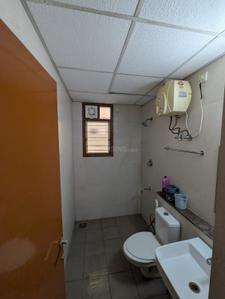 Bathroom Image of 1250 Sq.ft 3 BHK Apartment / Flat for rent in Ceebros Imperiale, Sholinganallur Chennai for Rs. 42000