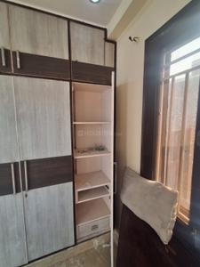 Bedroom Image of 800 Sq.ft 2 BHK Builder Floor for rent in Preet Vihar New Delhi for Rs. 16000