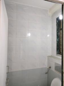 Common Bathroom One Image of 600 Sq.ft 1 BHK Apartment / Flat for rent in Bharat Vihar New Delhi for Rs. 20000