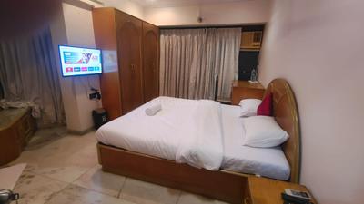 Bedroom Image of 2400 Sq.ft 4 BHK Penthouse for sale in Malad East Mumbai for Rs. 45000000