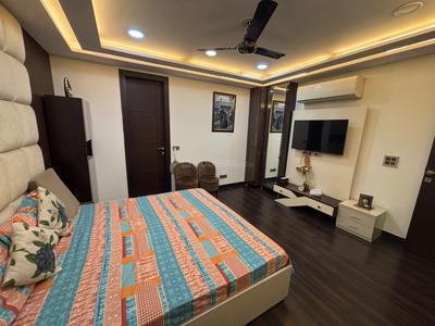 Bedroom Image of 2185 Sq.ft 4 BHK Builder Floor for sale in Vivek Vihar New Delhi for Rs. 34500000