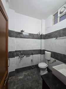 Bathroom Image of 1500 Sq.ft 4 BHK Independent House for rent in Scheme 78 Indore for Rs. 40000