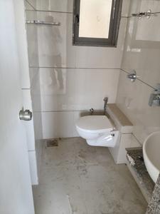 Bathroom Image of 1850 Sq.ft 3 BHK Independent House for rent in Shilp Yogeshwar Bungalows, Thaltej Ahmedabad for Rs. 33000
