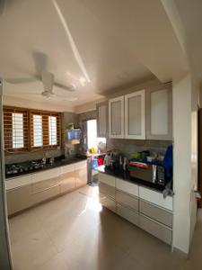 Kitchen Image of 1500 Sq.ft 3 BHK Apartment / Flat for sale in Vastrapur Ahmedabad for Rs. 9500000