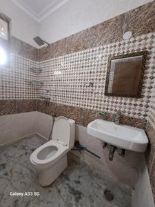 Bathroom Image of 1550 Sq.ft 2 BHK Builder Floor for rent in Palam Vihar Gurgaon for Rs. 36000