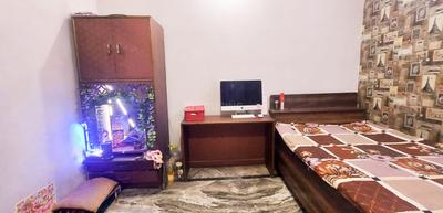 Bedroom Image of 900 Sq.ft 2 BHK Builder Floor for sale in Shahdara New Delhi for Rs. 5000000