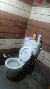 Bathroom Image of 1500 Sq.ft 2 BHK Apartment / Flat for rent in Sector 15 Dwarka New Delhi for Rs. 16000