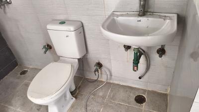 Bathroom Image of 1350 Sq.ft 3 BHK Apartment / Flat for sale in Gardenia Square, Crossings Republik Ghaziabad for Rs. 8500000