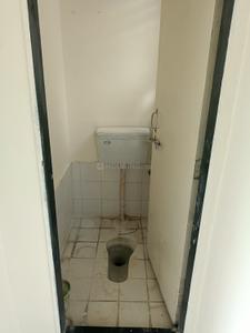 Bathroom Image of 950 Sq.ft 2 BHK Apartment / Flat for rent in Kothrud Pune for Rs. 28000