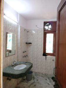 Common Bathroom Image of 1800 Sq.ft 3 BHK Apartment / Flat for rent in Sector 5 Dwarka New Delhi for Rs. 52000