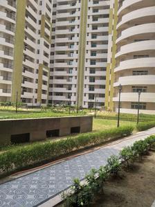 Image of 3302 Sq.ft 3 BHK Apartment / Flat for rent in Parx Laureate, Sector 108, Noida for Rs. 90000
