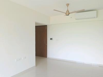 Living Room Image of 1000 Sq.ft 2.5 BHK Apartment / Flat for rent in Lodha Splendora, Kasarvadavali Thane for Rs. 33000