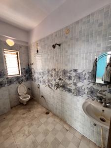 Bathroom Image of 1400 Sq.ft 3 BHK Apartment / Flat for rent in Rukanpura Patna for Rs. 21000