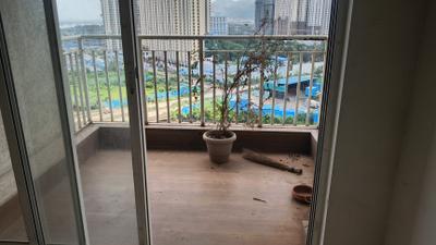Balcony Image of 1050 Sq.ft 2 BHK Apartment / Flat for rent in Lodha Amara, Kolshet Thane for Rs. 42000