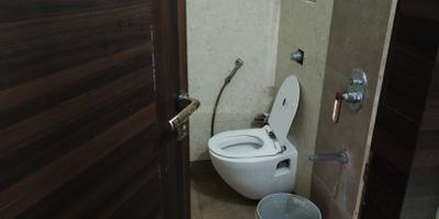Bathroom Image of 650 Sq.ft 1 BHK Apartment / Flat for sale in Tharwanis Sky View, Kharghar Navi Mumbai for Rs. 9400000