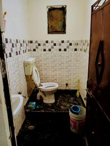 Bathroom Image of 720 Sq.ft 3 BHK Builder Floor for sale in Shakarpur Khas New Delhi for Rs. 7250000