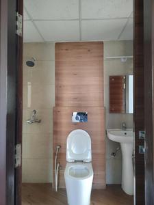 Common Bathroom Image of 1085 Sq.ft 2 BHK Apartment / Flat for rent in ACE Parkway, Sector 150 Noida for Rs. 33000