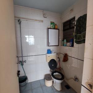 Bathroom Image of 850 Sq.ft 2 BHK Apartment / Flat for sale in Kothrud Pune for Rs. 10000000