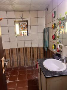 Bathroom Image of 1750 Sq.ft 3 BHK Apartment / Flat for rent in Parsvnath Planet, Gomti Nagar Lucknow for Rs. 45000