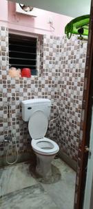 Bathroom Image of 700 Sq.ft 2 BHK Apartment / Flat for rent in New Alipore Kolkata for Rs. 18000
